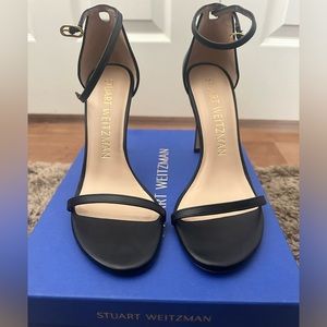 Stuart Weitzman Nudistsong SZ 9B. Great condition.